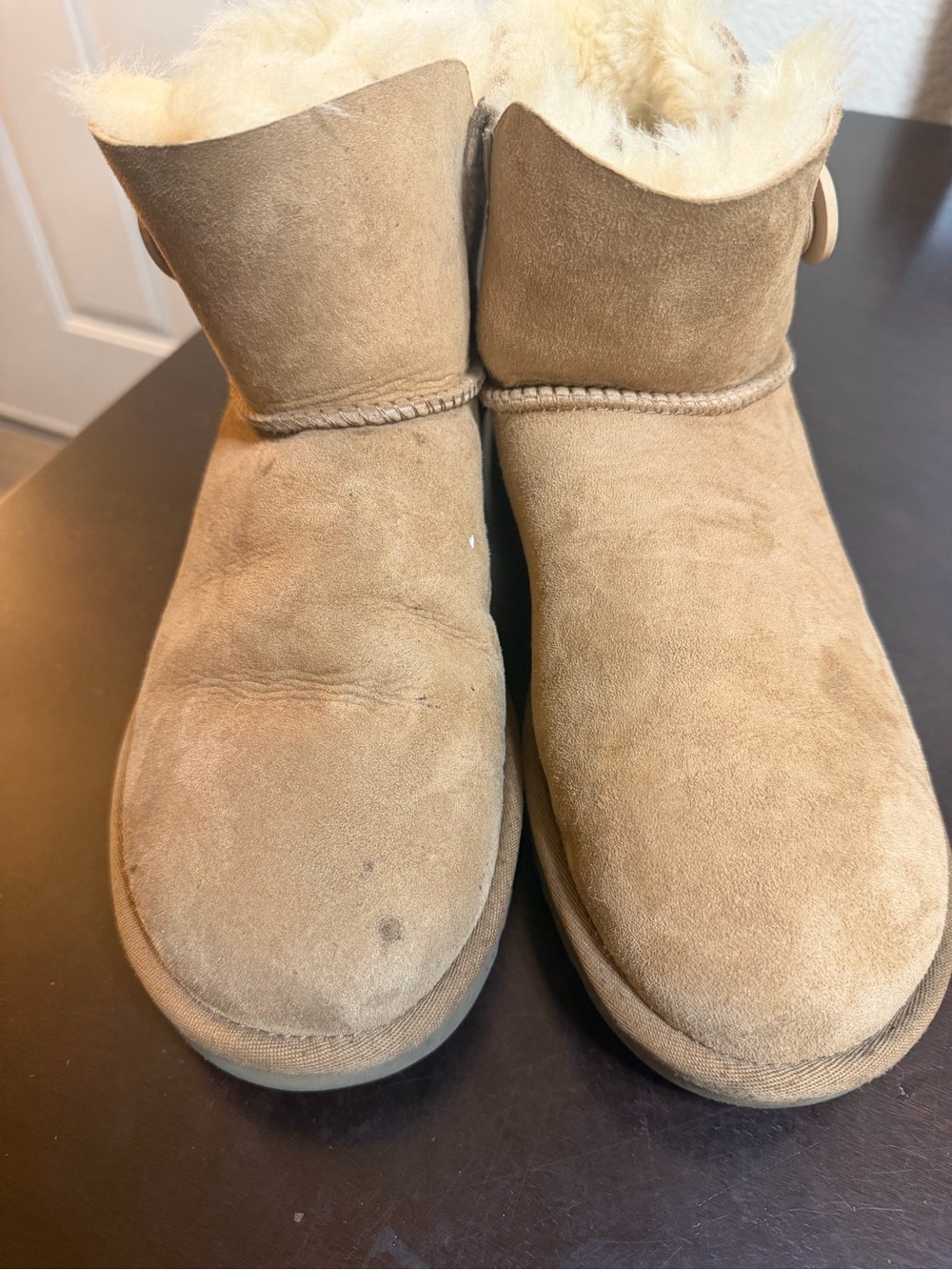 UGG Bailey Button II Chestnut Sheepskin Boots Size 10